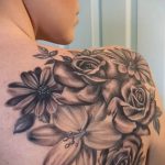 liljetatovering på ryggen - Fotoeksempel på tatoveringen 13072016 1