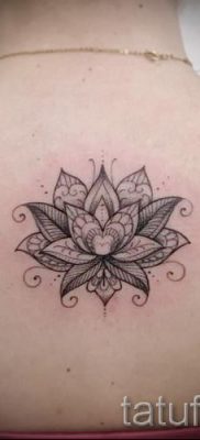 Lótusz tetoválás jelentése a hátoldalon - 3. fotó példa