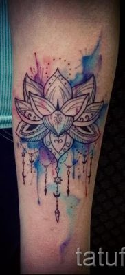 Lótusz tetoválás jelentése lányoknak - 2. fotó példa