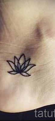 Lótusz tetoválás jelentése lányoknak - fotó példa 1