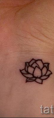 A lótusz tetoválás jelentése egy lányon - 2. fotó példa