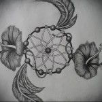 Dreamcatcher tetoválási vázlat - virágok és madár kombinációja