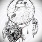Dreamcatcher tetoválási vázlat - szívvel és madárral a központban
