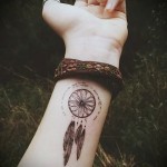 álomfogó tetoválás a csuklón - fotó példa 11122014 4. számból