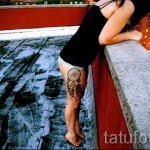 karcsú lábú lány - kerek szamár és álomfogó tetoválás