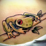 Béka tetoválás az alsó hason