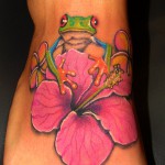 Béka és virág tetoválás