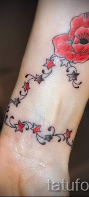 وشم الخشخاش على المعصم - صورة لمقال حول معنى الوشم 5