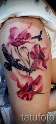 وشم الخشخاش على ساقه - صور لمقال حول أهمية الوشم 5