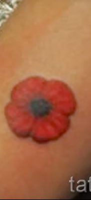 وشم الخشخاش على ساقه - صور لمقال حول أهمية الوشم 3