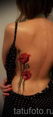 وشم الخشخاش على ظهره - صور لمقال حول أهمية الوشم 6