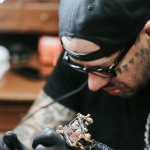 Mike Chambers - Sedam mačeva - umjetnik tetovaža koji je liječnicima donirao rukavice i maske - fotografija 3