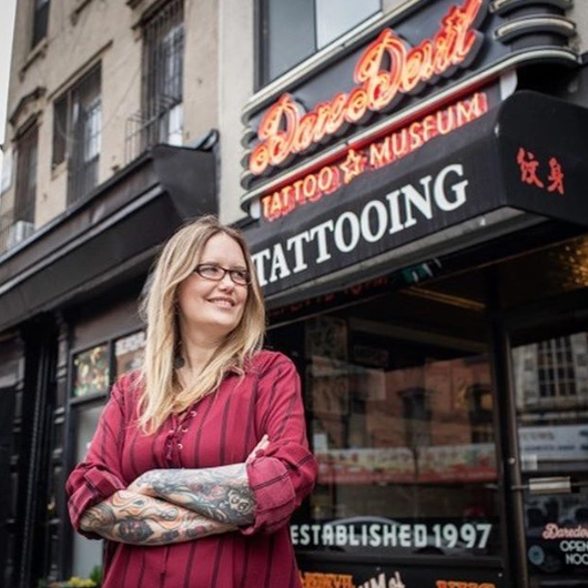 Michelle Miles - Daredevil Tattoo u New Yorku - umjetnica tetovaža koja je liječnicima donirala rukavice i maske - fotografija