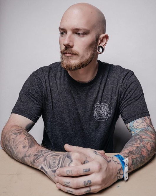 Pony Lawson - Mayday Tattoo Supply - umjetnik tetovaža koji je liječnicima donirao rukavice i maske - foto