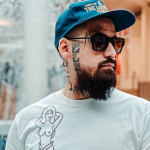 Travis Ross - The Lost Cove Co - umjetnik tetovaža koji je liječnicima donirao rukavice i maske - fotografija 3