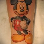 Mickey egér tetoválás a kezén - kész tetoválás 16052016 -ból 21