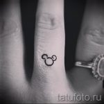 Mickey egér tetoválás a kezén - kész tetoválás 16052016 -ból 22