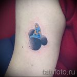 Mickey egér tetoválás a kezén - kész tetoválás 16052016 -ból 24
