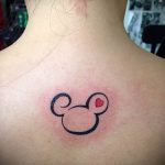 Mickey egér tetoválás a nyakán - kész tetoválás 16052016 -ból 3
