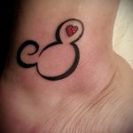 Mickey egér tetoválás a lábán - kész tetoválás 16052016 -ból 6