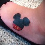 Mickey egér tetoválás a lábán - kész tetoválás 16052016 -ból 8