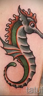 Tengeri ló tetoválás - fotó példa a kész tetoválásra az 54 jelentéséről szóló cikkhez