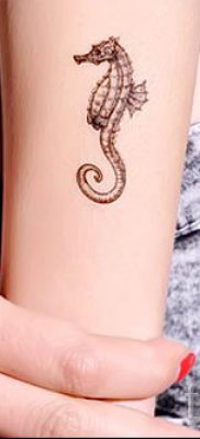Tengeri ló tetoválás - fotó példa a kész tetoválásra az 52 jelentéséről szóló cikkhez