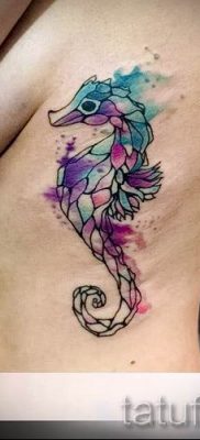 Tengeri ló tetoválás - fotó példa a kész tetoválásra a 47 jelentéséről szóló cikkhez