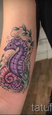 Tengeri ló tetoválás - fotó példa a kész tetoválásra a 44 jelentéséről szóló cikkhez