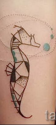 Tengeri ló tetoválás - fotó példa a kész tetoválásra a 31 jelentéséről szóló cikkhez