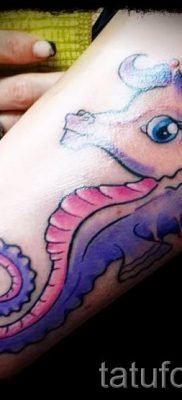 Tengeri ló tetoválás - fotó példa a kész tetoválásra a 29 jelentéséről szóló cikkhez
