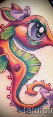 Tengeri ló tetoválás - fotó példa a kész tetoválásra egy 18 értékű cikkhez