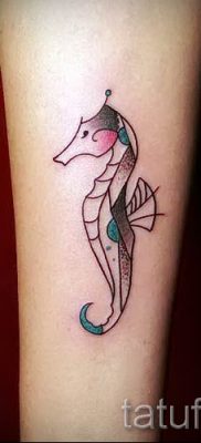 Tengeri ló tetoválás - fotó példa a kész tetoválásra a 7 jelentéséről szóló cikkhez