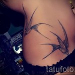 лястовична татуировка на бедрата 1