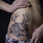 татуировка на бедрото й елени 1