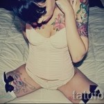 котешка татуировка на бедрото 1