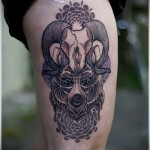 татуировка на бедро мечка 1