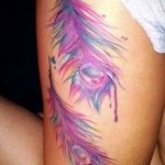 Татуировка с пера на бедрото за снимки на момичета - примери за готови татуировки на снимки 01022016 3