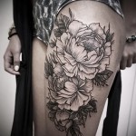 татуировки божури на бедрото - примери за готови татуировки на снимки 01022016 1