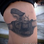 татуировка с пистолет на бедро - примери за готови татуировки на снимки 01022016 2