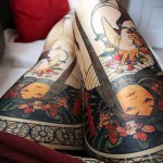 Японски момичета татуират на бедрото му 2