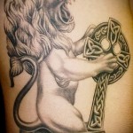 Tattoo auf der Wade lion - Foto Beispiel für die Nummer 20122015 2