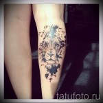 oroszlán tetoválás a borjú lábán - fényképes példa 20122015 -ös számból