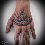 tetoválás a kézkoronán - képek és példák a 01032016 1