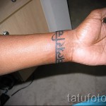 tetoválás a férfi csuklóján - képek a 01032016 -ból 2