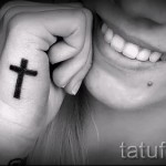 kereszt tetoválás a kezén - fotók és példák a 01032016 -ból 2