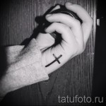 kereszt tetoválás a kezén - fotók és példák a 01032016 -ból 5