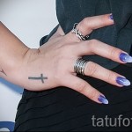 kereszt tetoválás a kezén - fotók és példák a 01032016 -ból 6