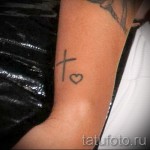 kereszt tetoválás a kezén - fotók és példák a 01032016 -ból 15