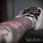 rózsatetoválás a kezén - fotók és példák a 01032016 -ból 9